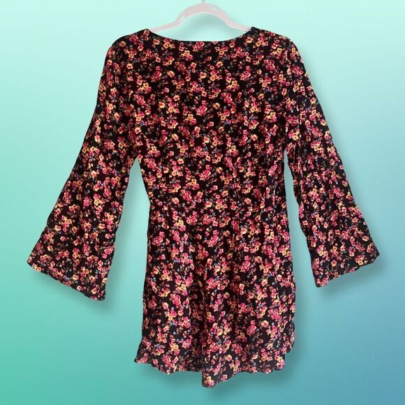 Cousin Earl Floral Romper V Neck, Side Waist Tie, Long Sleeve NWT SIZE LG - Picture 4 of 4